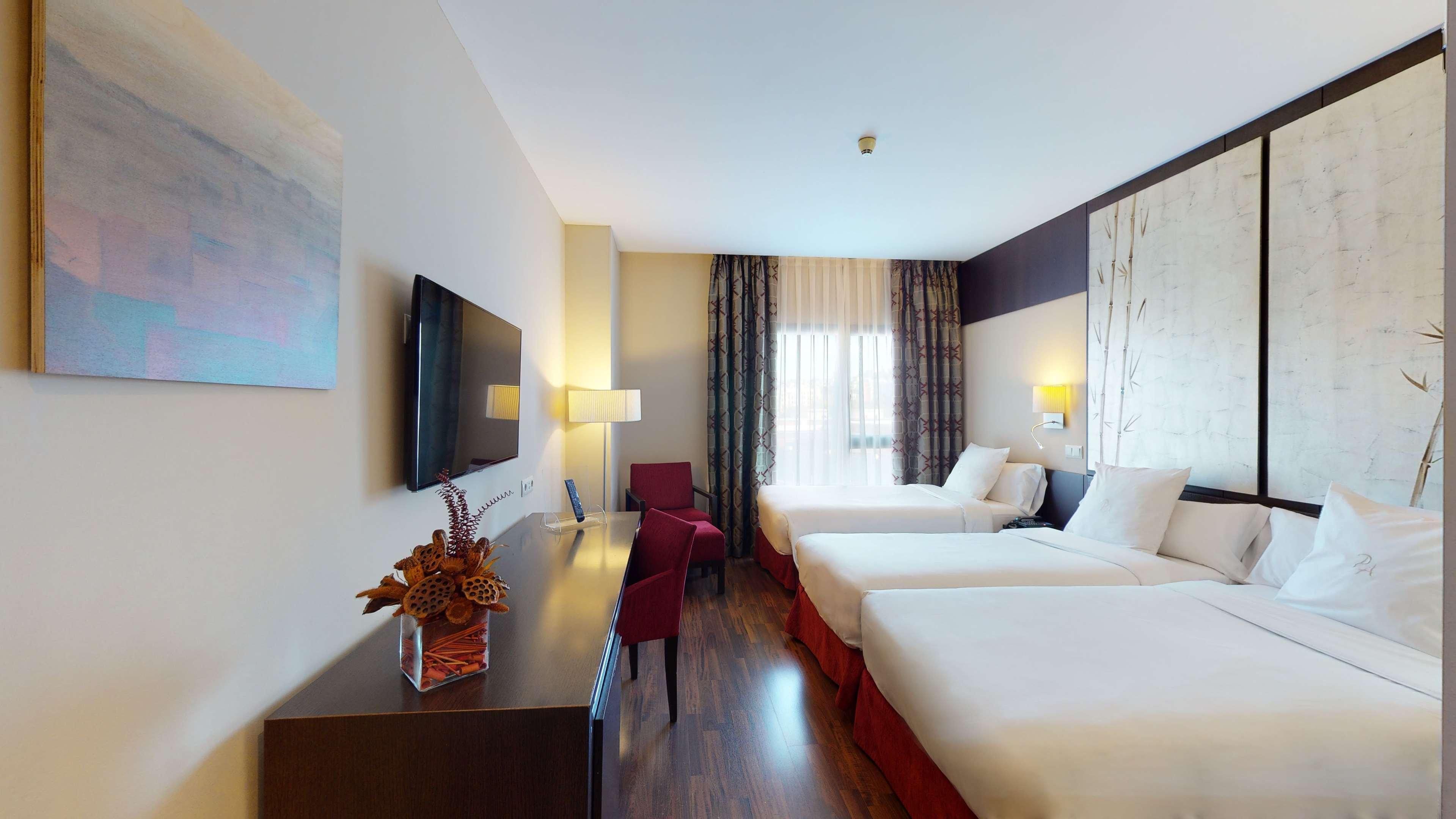 Radisson Red Madrid Hotel Exterior photo