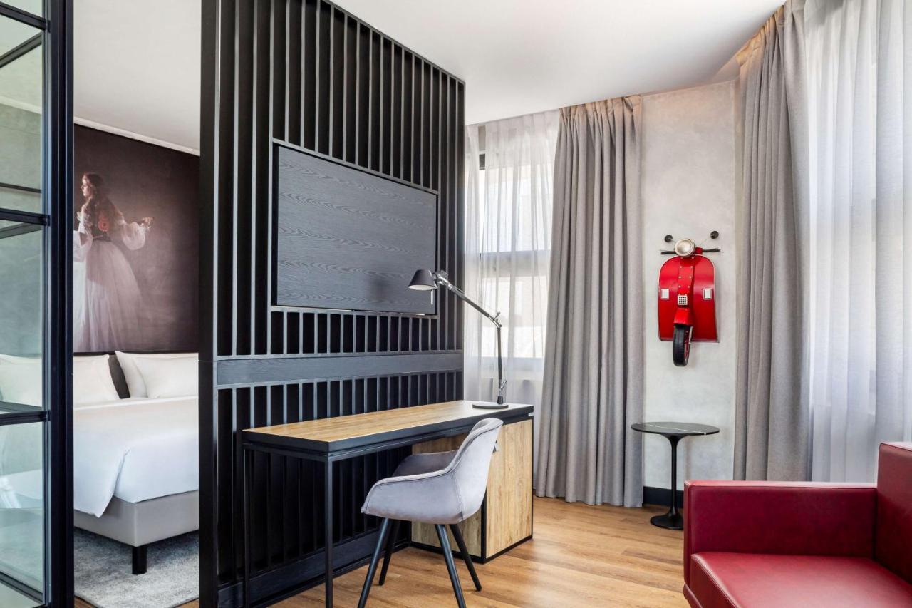 Radisson Red Madrid Hotel Exterior photo