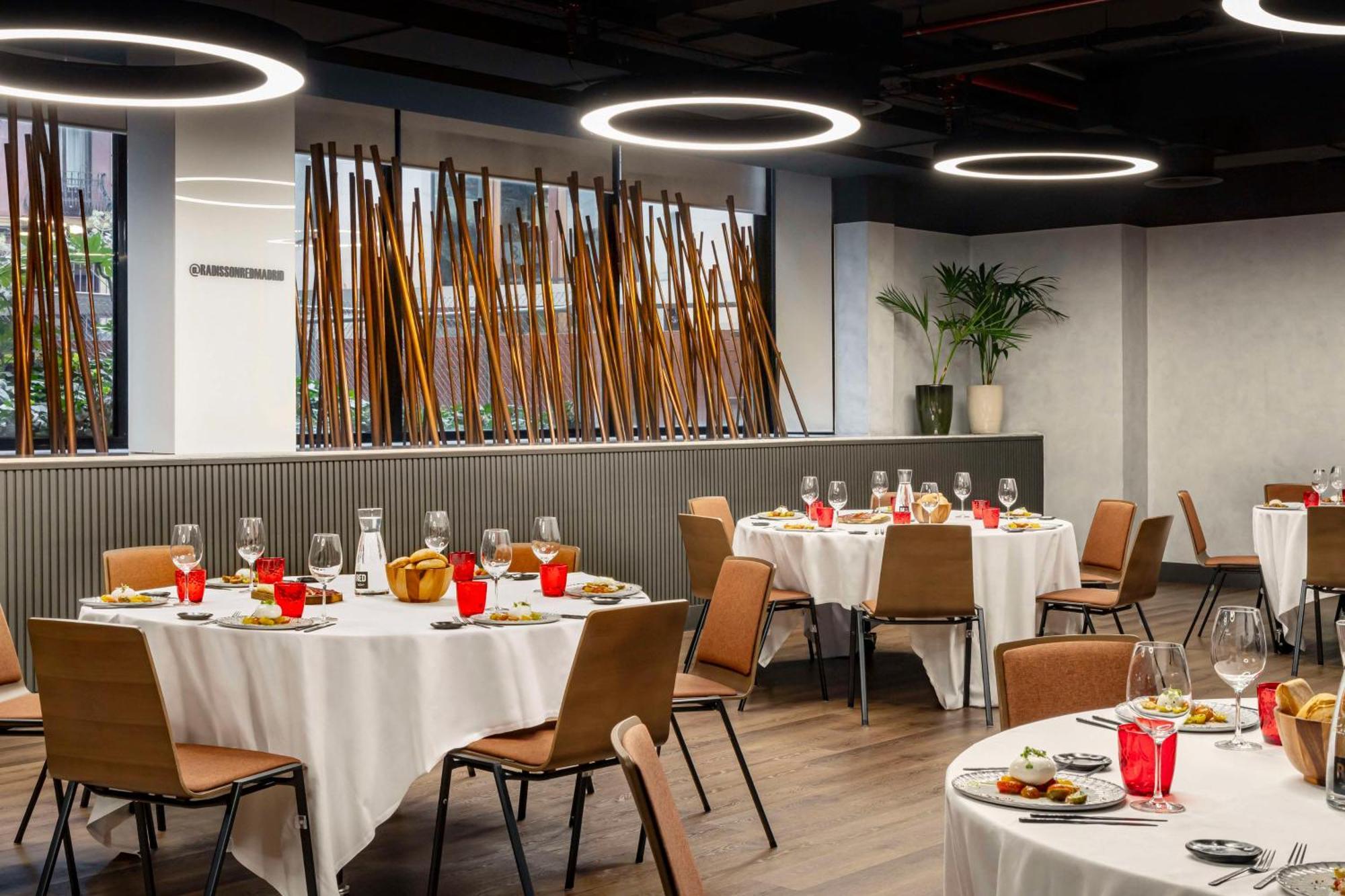 Radisson Red Madrid Hotel Exterior photo