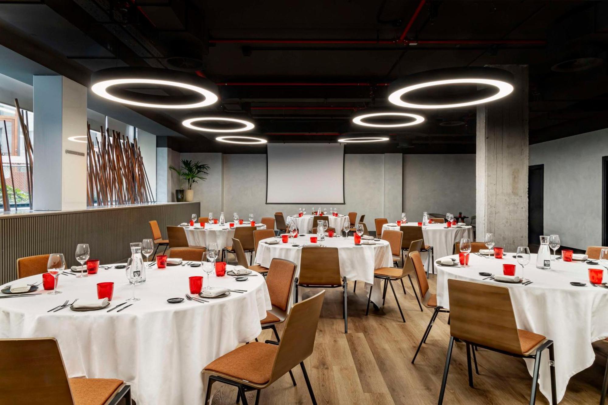 Radisson Red Madrid Hotel Exterior photo